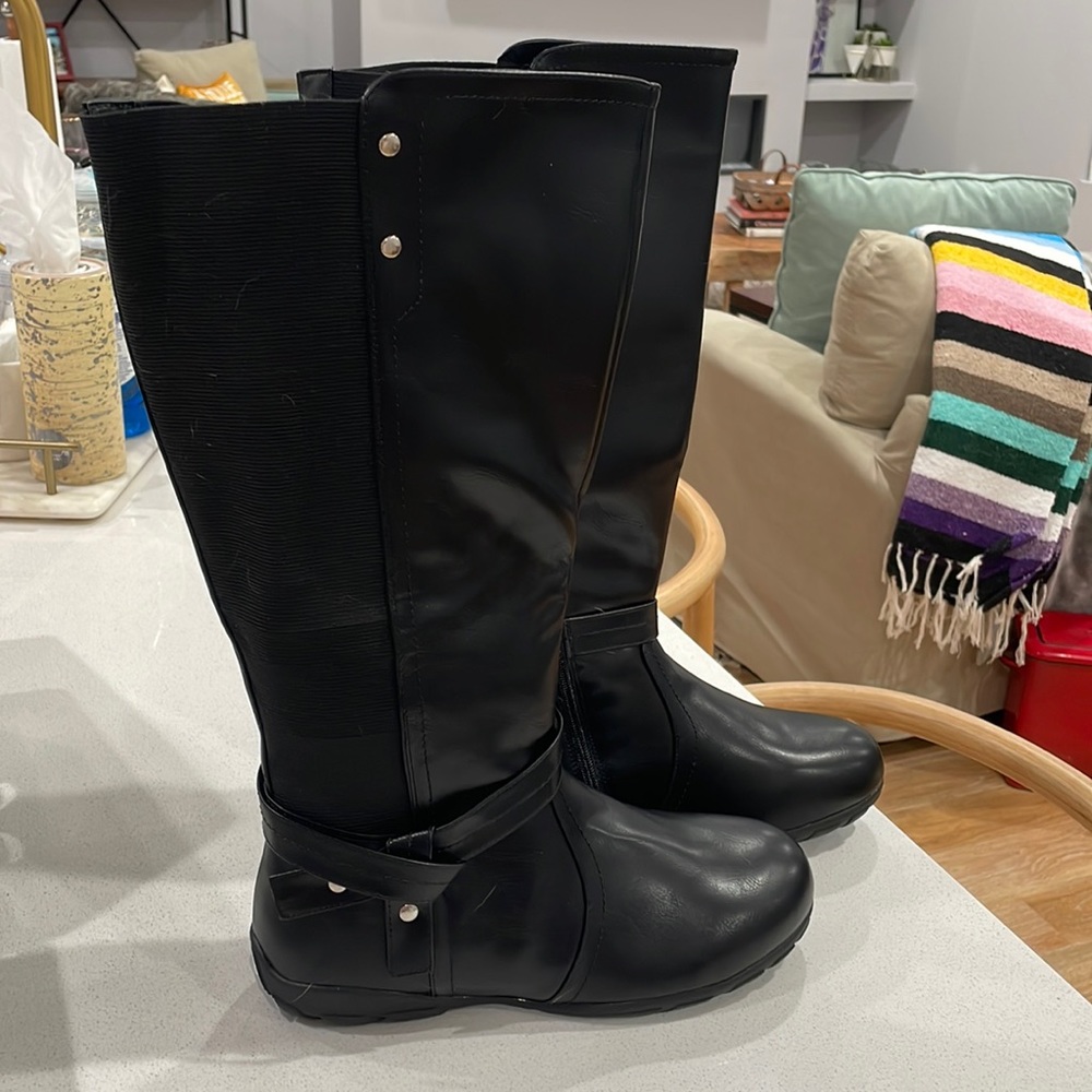 BRAND NEW WIDE CALF BLACK BOOTS